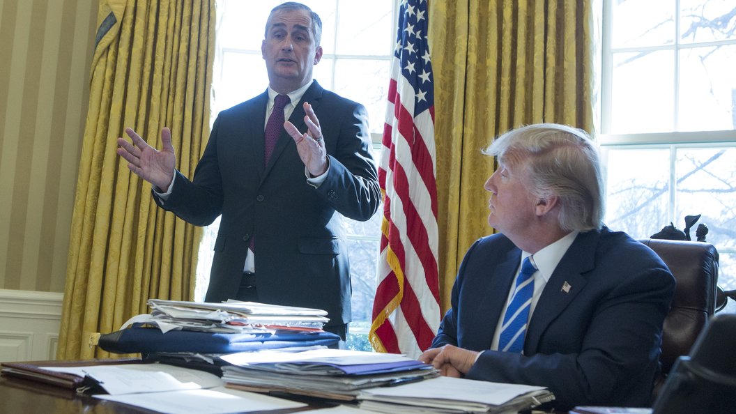 Глава Intel оставил пост в Белом доме из-за политического раскола в США Глава Intel оставил пост в Белом доме из-за политического раскола в США