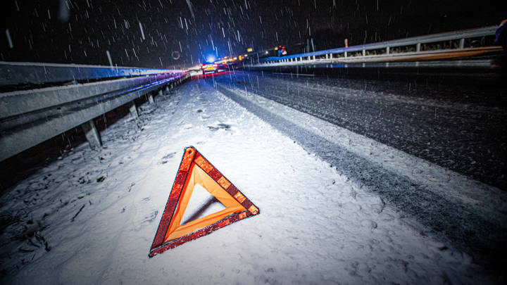 Массовая авария с фурой заблокировала проезд по Бугринскому мосту в Новосибирске
