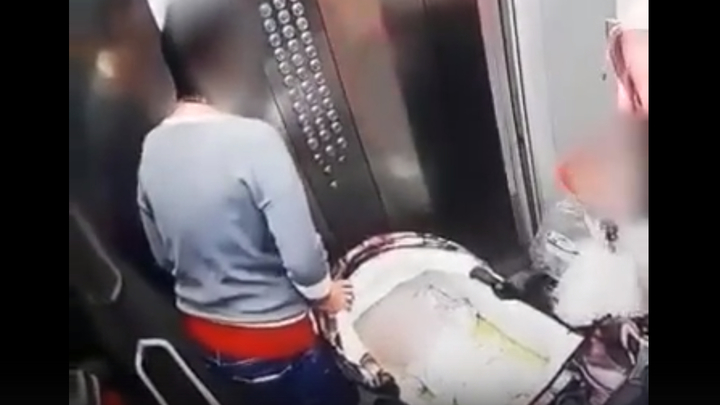 Появилось видео из лифта в Одинцово, где мама с грудным ребенком пролетели пять этажей