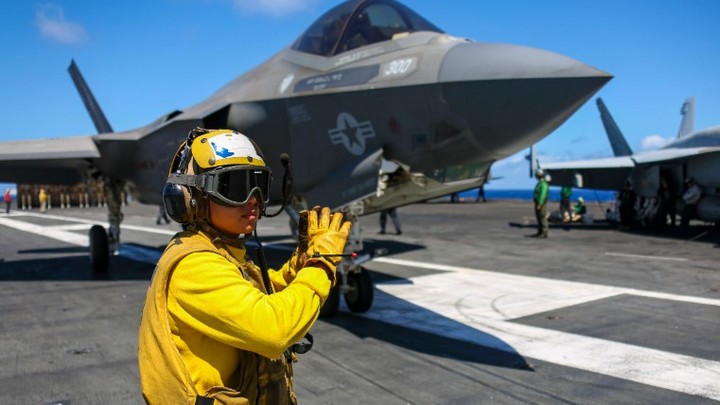 Большая часть самолётов США не готовы к бою - Bloomberg