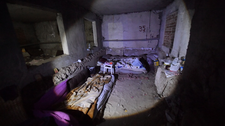 Украинцев призвали спуститься в убежища из-за угрозы ракетной атаки