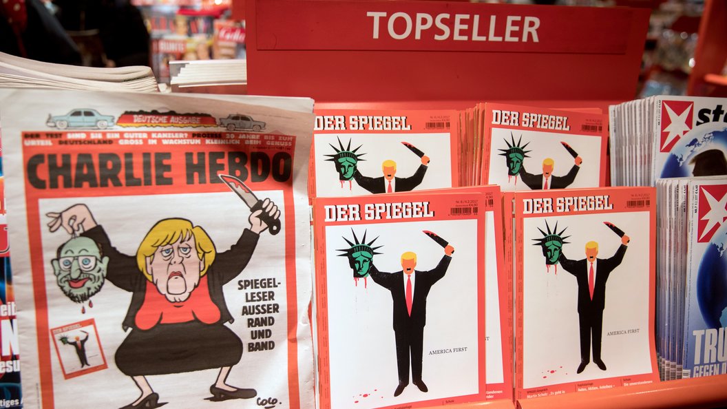 Charlie Hebdo поглумился над неонацистами и потопом в Техасе Charlie Hebdo поглумился над неонацистами и потопом в Техасе