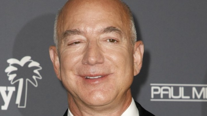 Бензин преткновений: Безос раскритиковал Байдена и нарвался на упрёки Белого дома