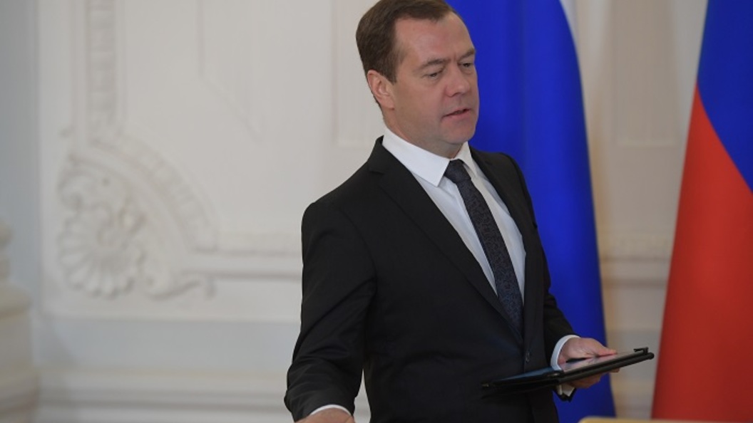 Денег нет, но ремонт нужен: Медведев призвал региональные власти заняться капремонтом школ Денег нет, но ремонт нужен: Медведев призвал региональные власти заняться капремонтом школ