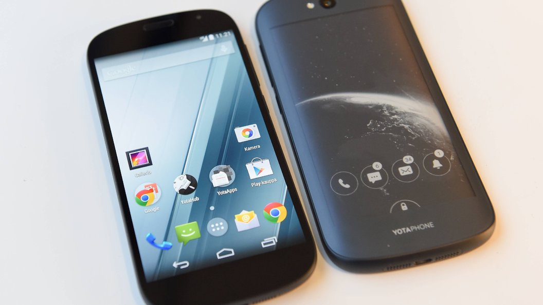 Глава Шанхая получил от Мантурова в подарок новый YotaPhone 3 Глава Шанхая получил от Мантурова в подарок новый YotaPhone 3