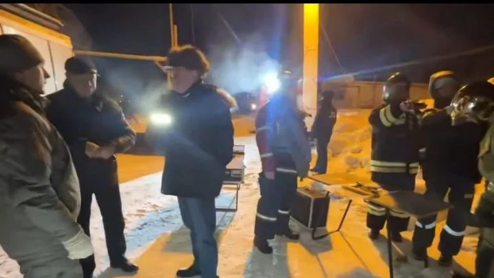 После атаки украинских беспилотников начался пожар на нефтебазе в Пензе: видео