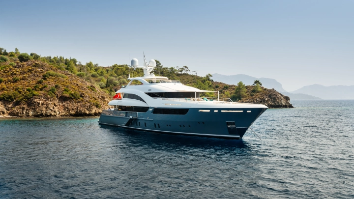 Италия несёт миллионные потери из-за арестованной яхты русского миллиардера Мельниченко