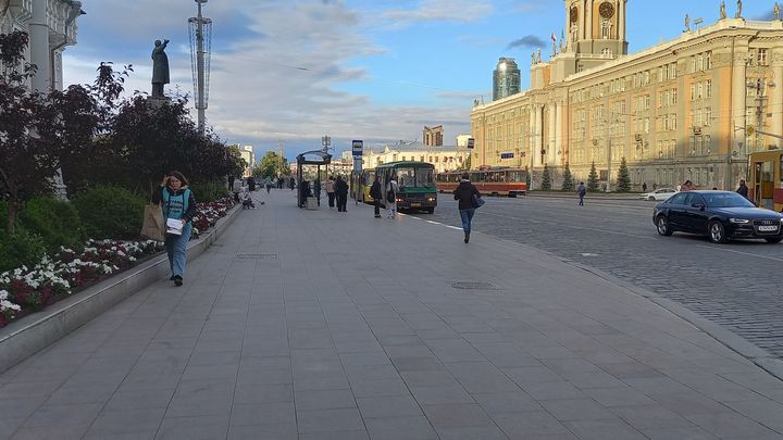 В екатеринбургском автобусе пассажирка отказывалась платить за проезд и угрожала кондуктору ножом
