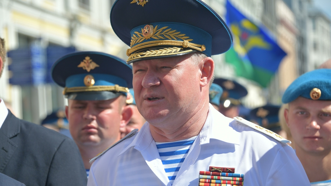 Главнокомандующий воздушно десантными войсками. Сердюков командующий ВДВ.