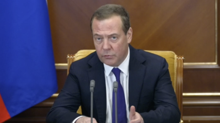Зеленский объявил украинской землёй шесть регионов России, но Медведев провёл урок географии