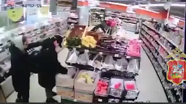 В Щелково парень с ножом напал на покупателей в магазине: ранено три человека