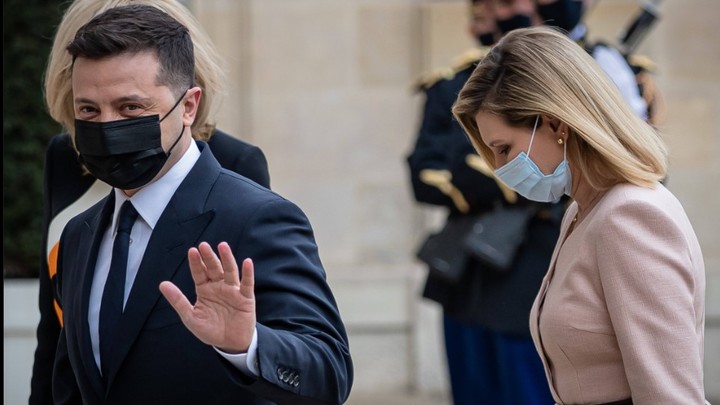 Президент Зеленский живёт отдельно от супруги. Из-за страха русского воззмездия