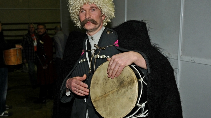 Блогер высмеял растерянных актёров сериала Сваты