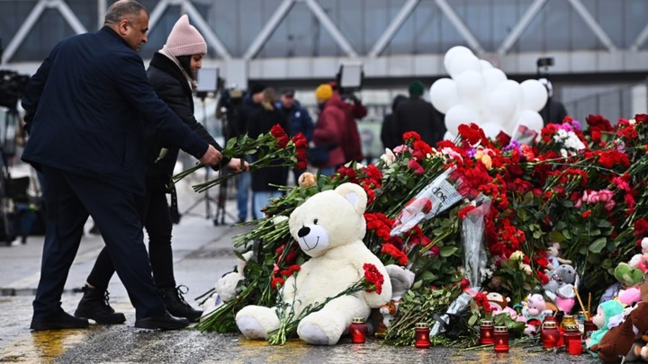 Крокодиловы слёзы гегемона: За Россию встал весь мир