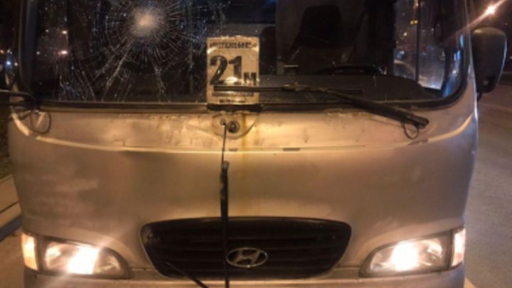 В Самаре автобус сбил пешехода: тот перебегал дорогу в неположенном месте