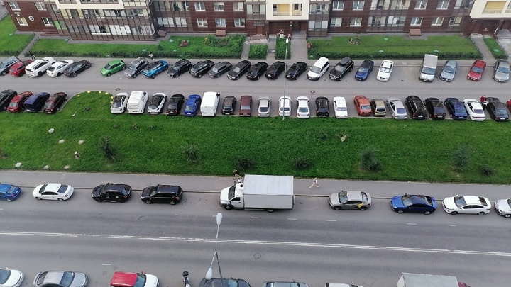 После жалоб местных Смольный пустил дополнительный транспорт в Приморском районе