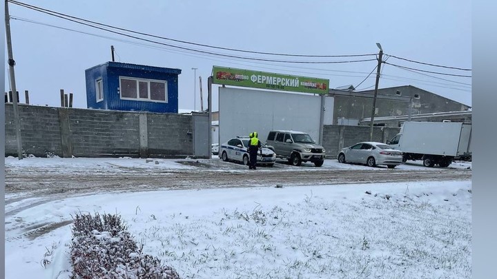 В Кременкуле мигранты попадают на закрытый рынок через тайные ворота