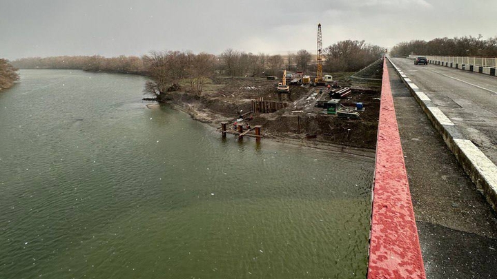 В Усть-Лабинском районе до осени 2025 года закроют Ладожский мост