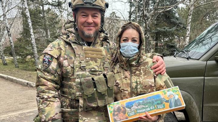 Вице-премьер Забайкалья Мирхайдаров передал участникам СВО иконы и медикаменты