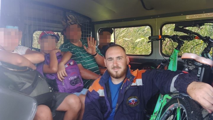 На Кубани спасатели пришли на помощь заблудившимся мужчине и троим детям