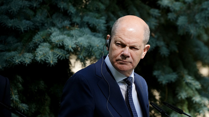 Шольц отказался втягивать Германию в визовую войну Прибалтики с Россией