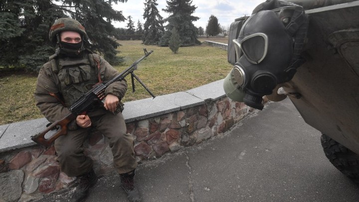 Киев подошёл к опасной черте в действиях на Украине - военный эксперт