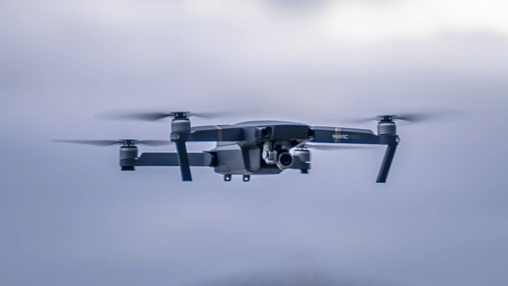 Новосибирский снайпер метким выстрелом сбил вражеский дрон в ДНР