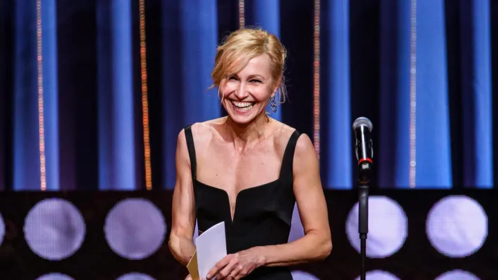 Жасырын камера әйелдерді сиғызады