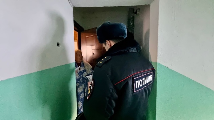 Полиция в Екатеринбурге начала массово ходить к пенсионерам из-за мошенников