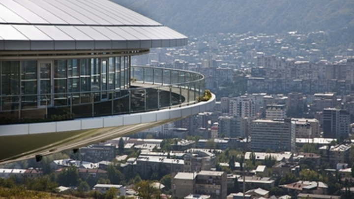 На фоне победы России: Грузию начали делить США и ЕС, назначив встречу в американской резиденции