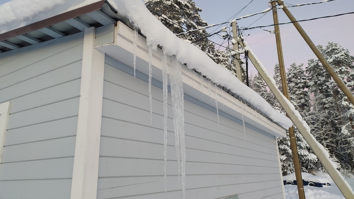 В станице Кубани из-за обильного снегопада разрушилась крыша многоэтажки