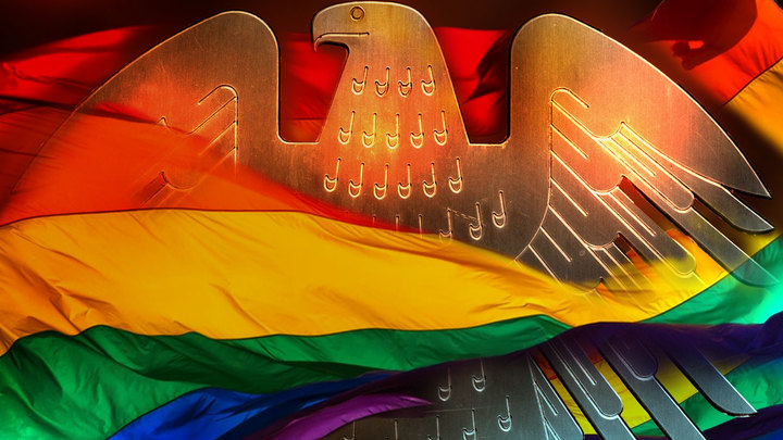 На пути в никуда: Бундестаг ФРГ полностью уравнял однополые браки с настоящими