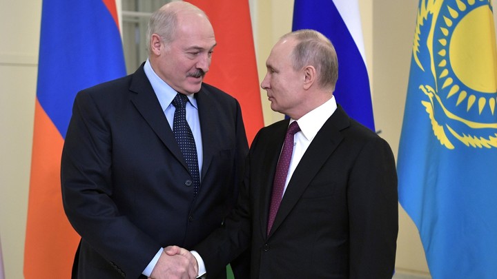 «Вам лучше не слышать этого»: Лукашенко извинился за спор с Путиным на ЕАЭС - видео