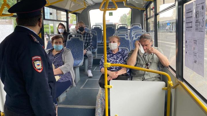 В Ростове-на-Дону полиция устроила облаву на нарушителей масочного режима в автобусах