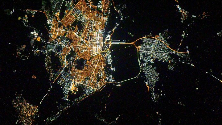 О, вот и моя улица: Космонавт показал фото ночного Ростова-на-Дону с борта МКС