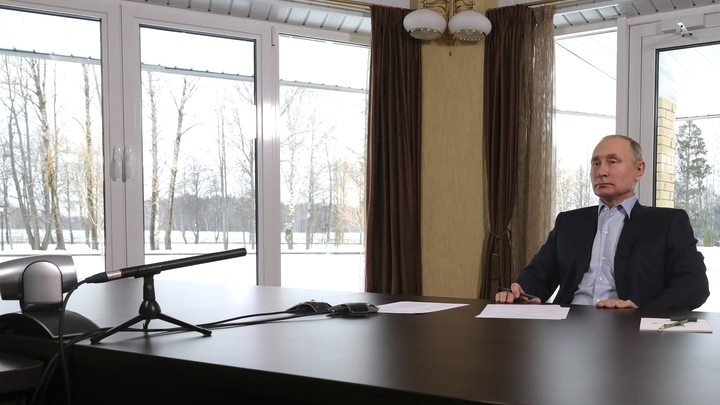 Скучно, девочки: Восемь реплик Путина о дворце и одно напоминание о ракетном ударе