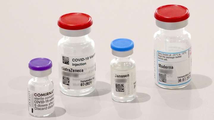 Лазейка в Россию: Как вакцина AstraZeneca может получить русскую прописку