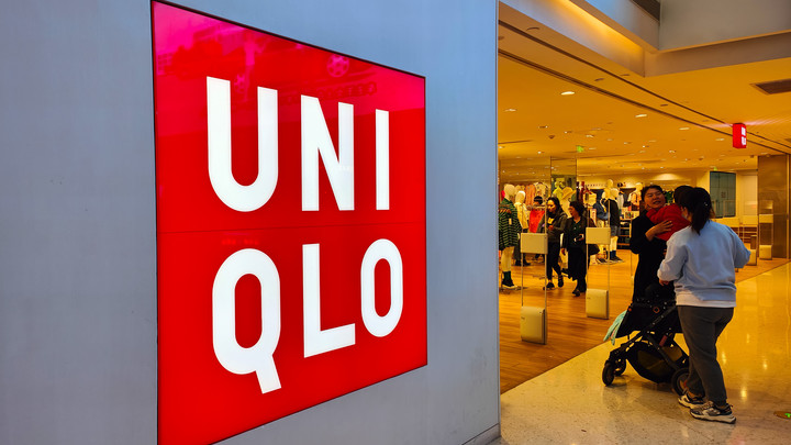 Стало известно, кому продаст все магазины сеть одежды Uniqlo