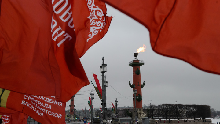 Когда в Петербурге зажгутся факелы Ростральных колон 12 июня 2024