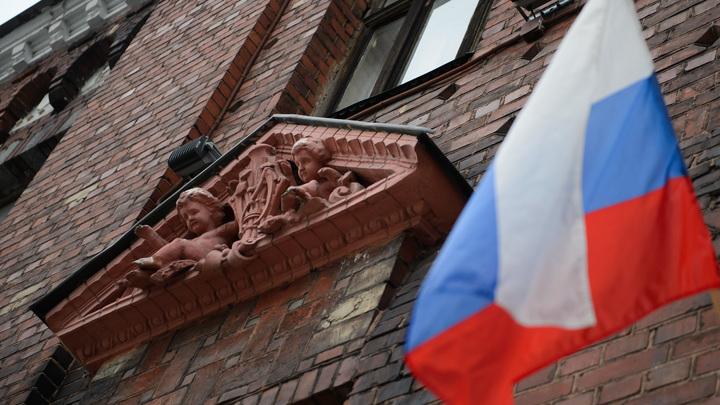 Километровые очереди на русско-эстонской границе появились после введения полного таможенного контроля