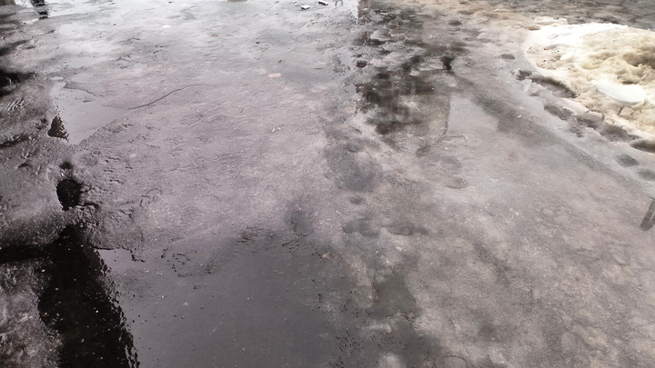 В центре Петербурга сломались все светофоры, а город превратился в каток с пострадавшими