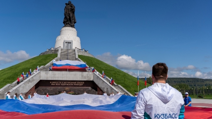 Кузбасс отмечает День Государственного флага России