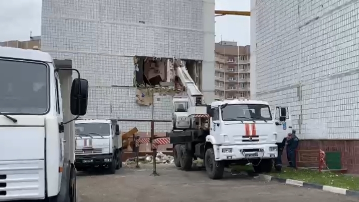 В Ногинске продолжаются рискованные работы по укреплению дома