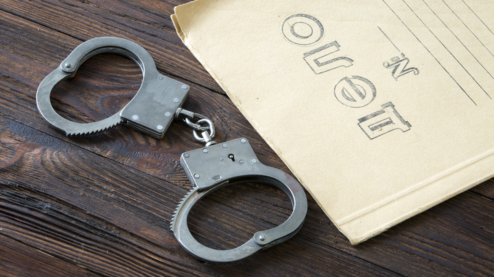 Проломил голову за серьги: в Петербурге раскрыли убийство 23-летней давности