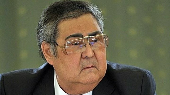 Аман Тулеев признался, что подменял на официальных приёмах водку водой