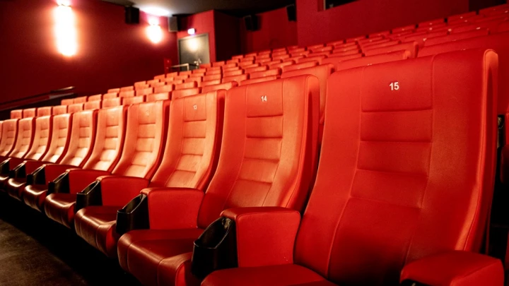 Русские перестали ходить в кино: Снижение посещаемости приблизилось к периоду ковидной изоляции