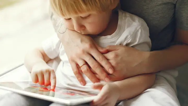 Пособие по уходу за детьми увеличат: максимально можно получить 83 тыс.руб