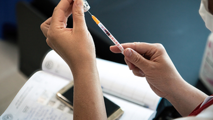 Не важна позиция президента: В Кремле заявили о неизбежности ревакцинации