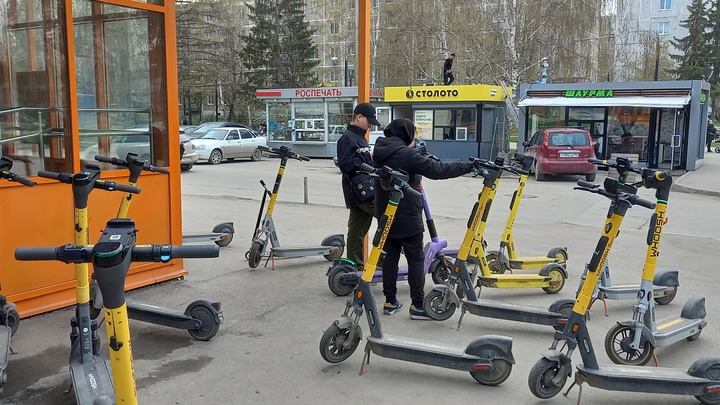 В Екатеринбурге столкнулись два самокатчика