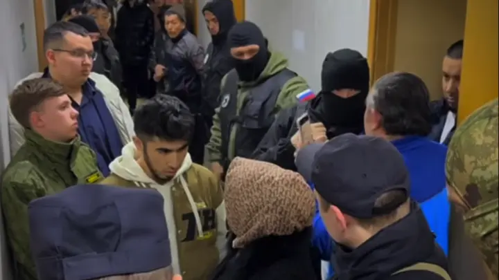 Антисанитария и решётки на замках: общежитие мигрантов в Магнитогорске показала Русская община